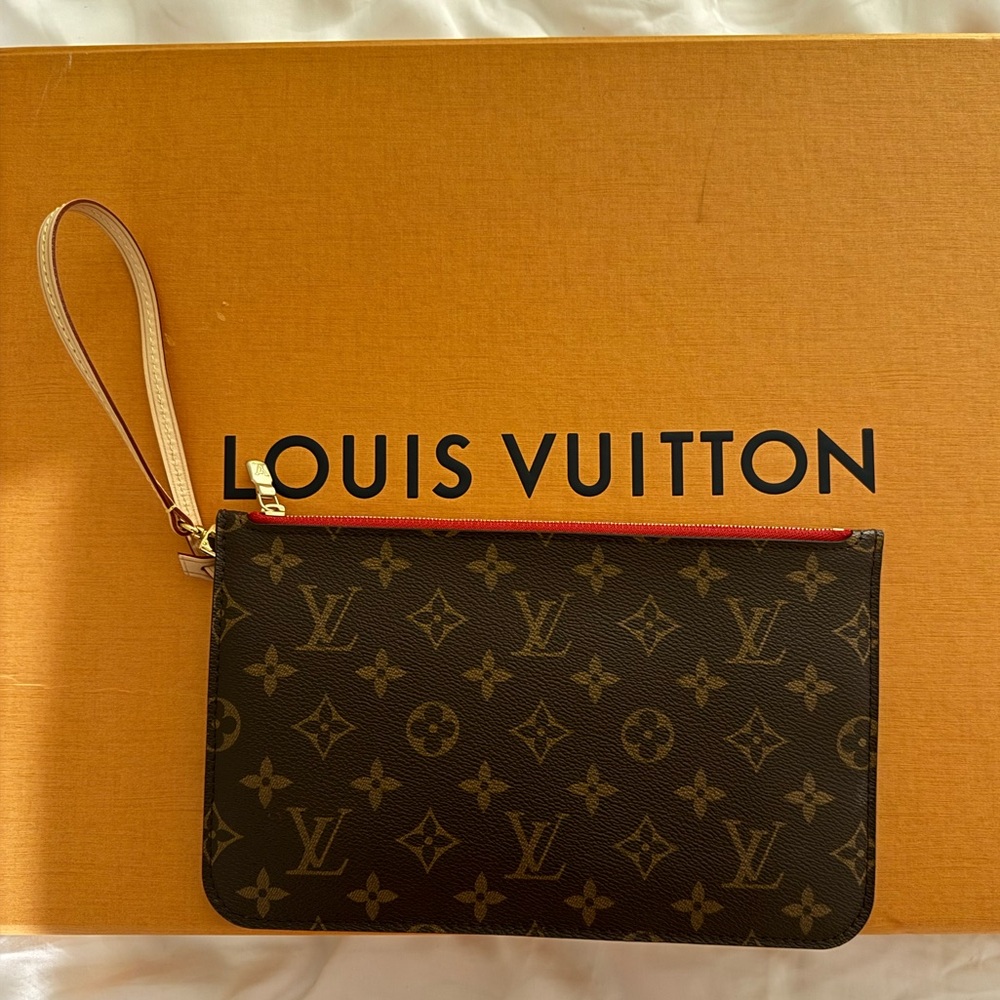 LOUIS VUITTON 
Monogram Neverfull MM GM Pochette Cherry